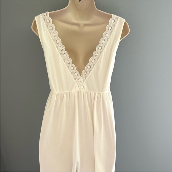 Vintage Long Ivory Slip Square Neckline Lace Detail Size Small - Picture 11 of 13